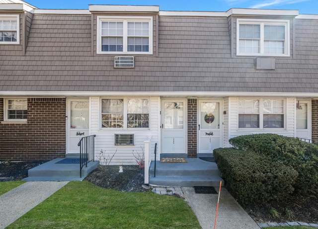 Property at 3905 Wilshire Ln #3905, Oakdale, NY 11769, 1 bed, 1 bath