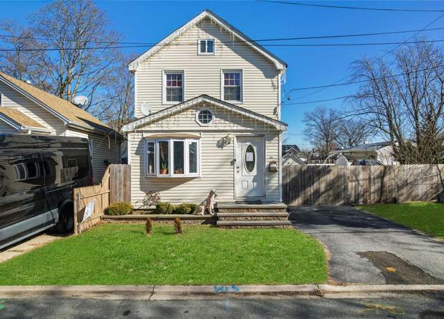 Property at 250 Ferraris St, Copiague, NY 11726, 3 beds, 1 bath