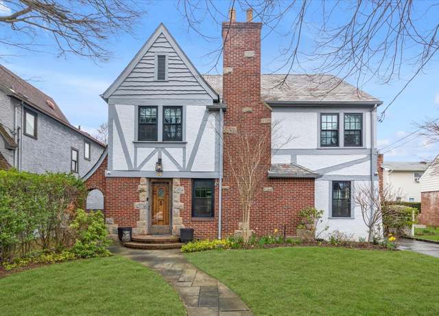 Property at 14 Hewitt Rd, Rockville Centre, NY 11570, 4 beds, 3.5 baths