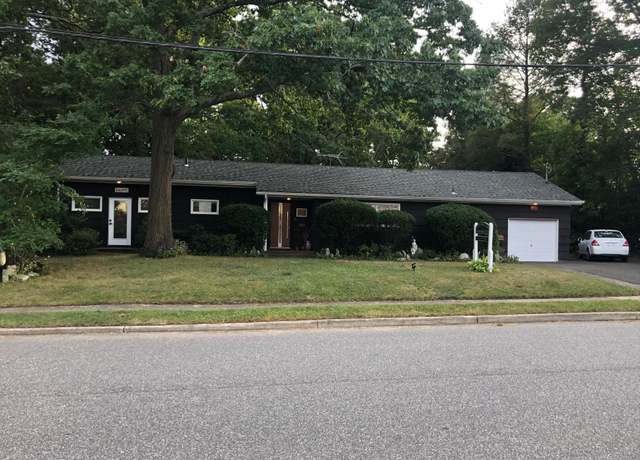 Property at 75 Union Ave, Amityville, NY 11701, 5 beds, 2.5 baths