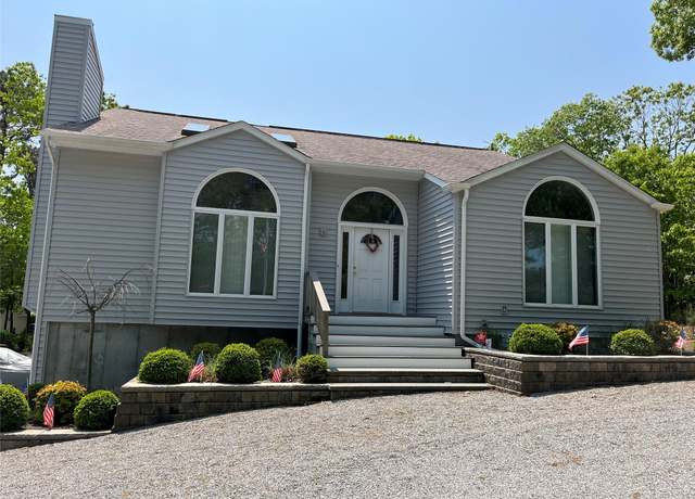 Property at 27 Newtown Ct, Hampton Bays, NY 11946, 5 beds, 3 baths