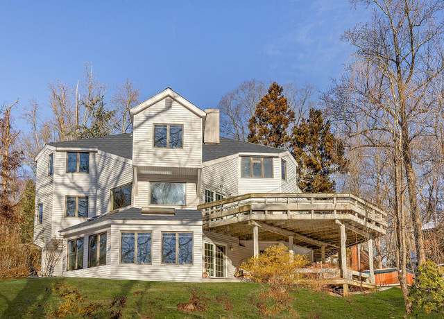 Property at 32 Kings Grant Way, Briarcliff Manor, NY 10510, 4 beds, 3.5 baths