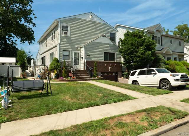 Property at 574 Lincoln St, Cedarhurst, NY 11516, 6 beds, 6 baths