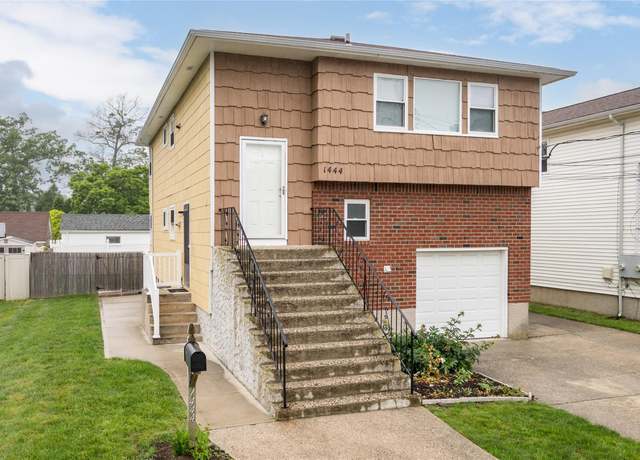 Property at 1444 Park Ave, North Merrick, NY 11566, 4 beds, 2.5 baths