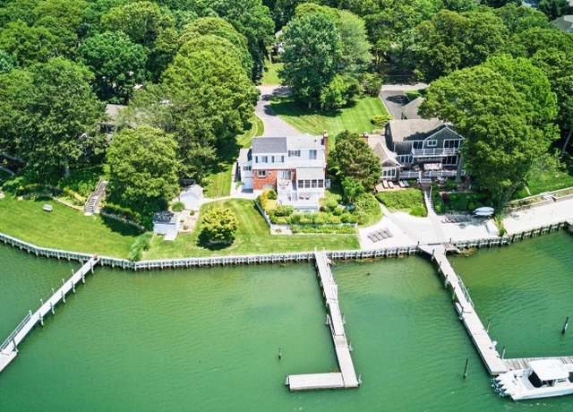 Property at 2005 Westview Dr, Mattituck, NY 11952, 3 beds, 2 baths