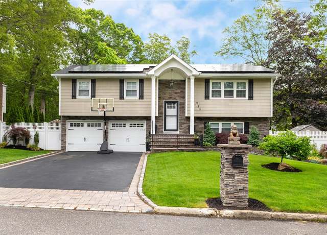 Property at 275 Avenue B, Ronkonkoma, NY 11779, 4 beds, 2 baths