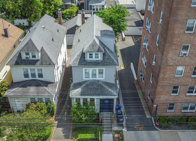 Property at 320 E 235th St, Bronx, NY 10470, 6 beds, 2 baths