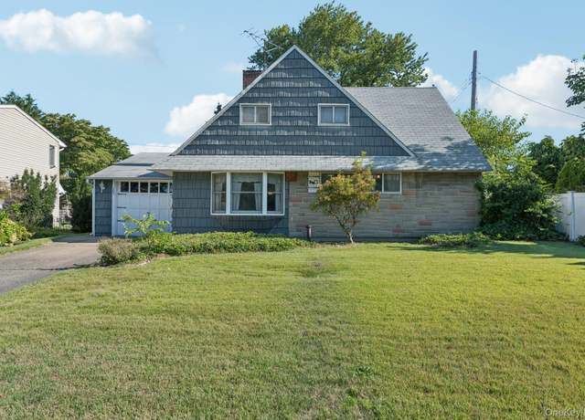 Property at 107 Ball Park Ln, Hicksville, NY 11801, 3 beds, 2 baths