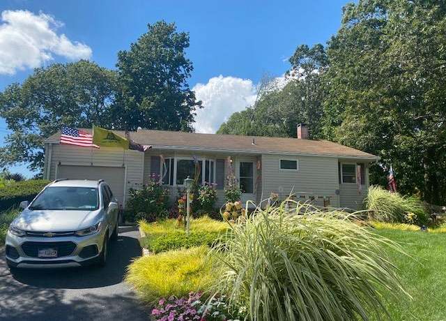 Property at 2816 Acorn Ave, Medford, NY 11763, 3 beds, 1 bath