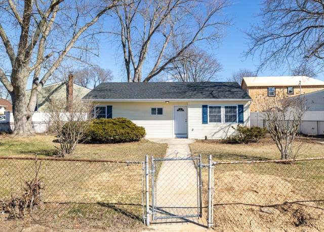 Property at 3 Emerald Ln N, Amityville, NY 11701, 3 beds, 1 bath