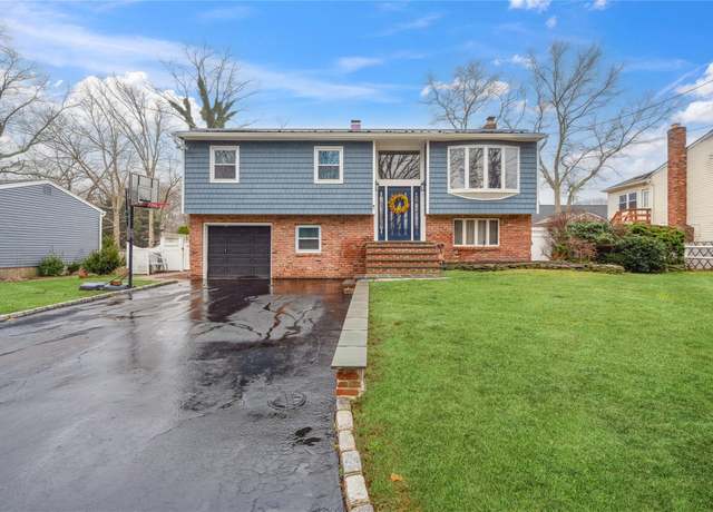 Property at 108 Hawkeye St, Ronkonkoma, NY 11779, 5 beds, 2.5 baths