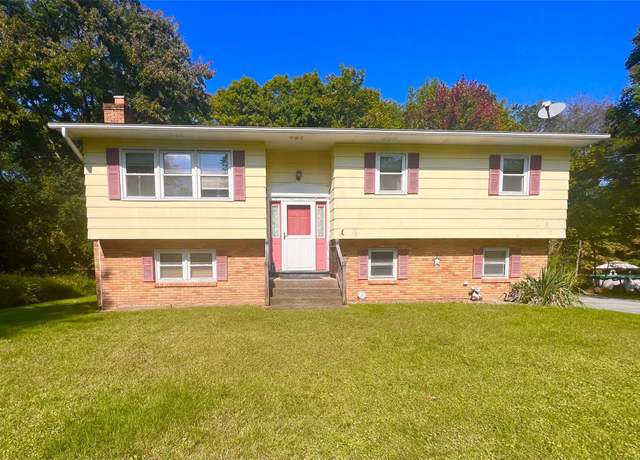 Property at 21 Creeden Dr, Middletown, NY 10940, 3 beds, 1.5 baths