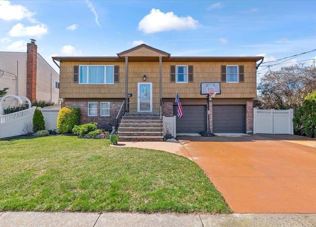 Property at 3408 Parkway Dr, Baldwin, NY 11510, 4 beds, 3 baths