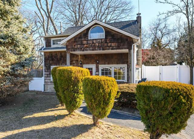 Property at 416 Rutgers Rd, West Babylon, NY 11704, 3 beds, 1.5 baths