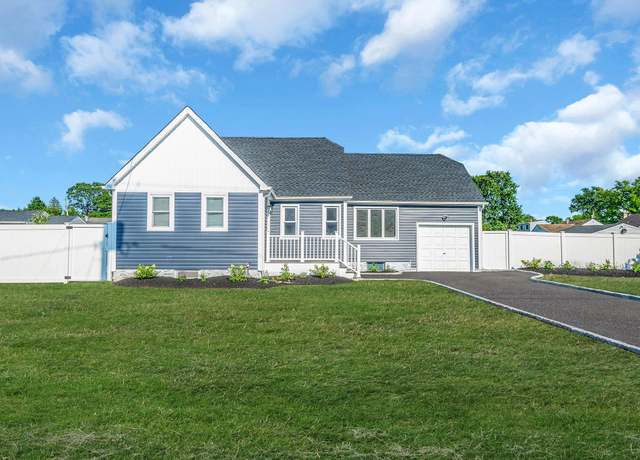 Property at 105 Commack Rd, North Babylon, NY 11703, 3 beds, 1 bath
