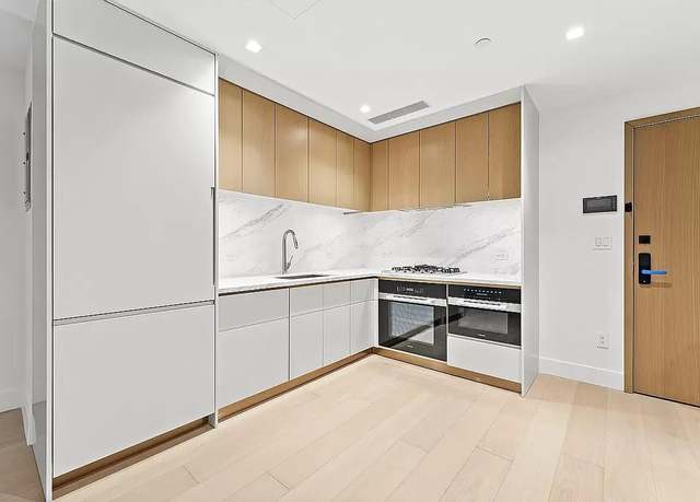 Property at 208 Delancey St Unit 2H, New York (manhattan), NY 10002, 1 bed, 1 bath