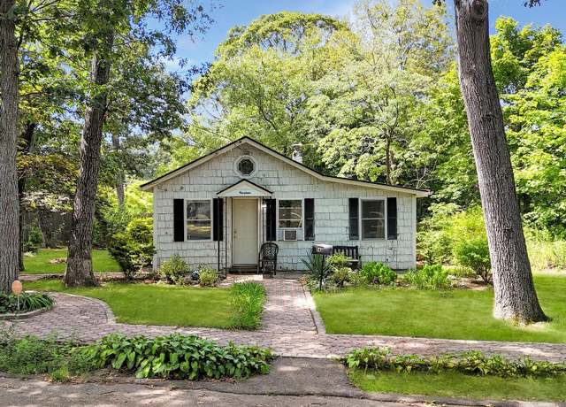 Property at 14 Pleasure Ave, Lake Ronkonkoma, NY 11779, 2 beds, 1 bath