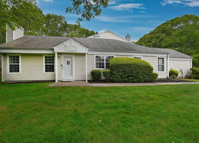 Property at 83 Fox Ct, Manorville, NY 11949, 2 beds, 1.5 baths