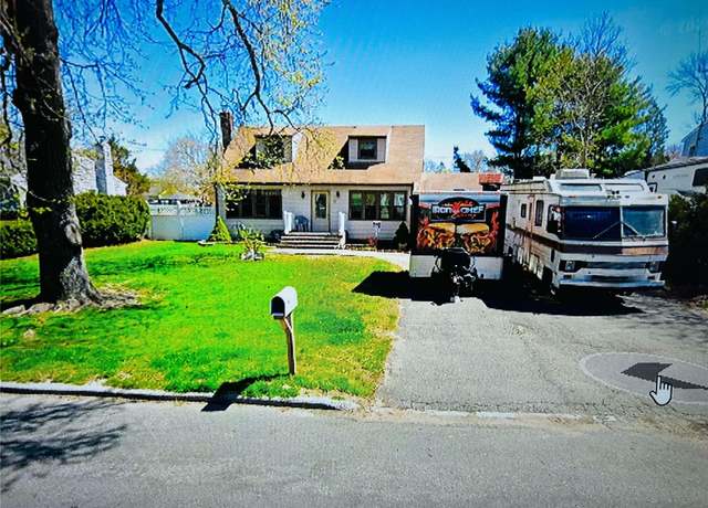 Property at 15 Orchid Ln, Commack, NY 11725, 4 beds, 1 bath