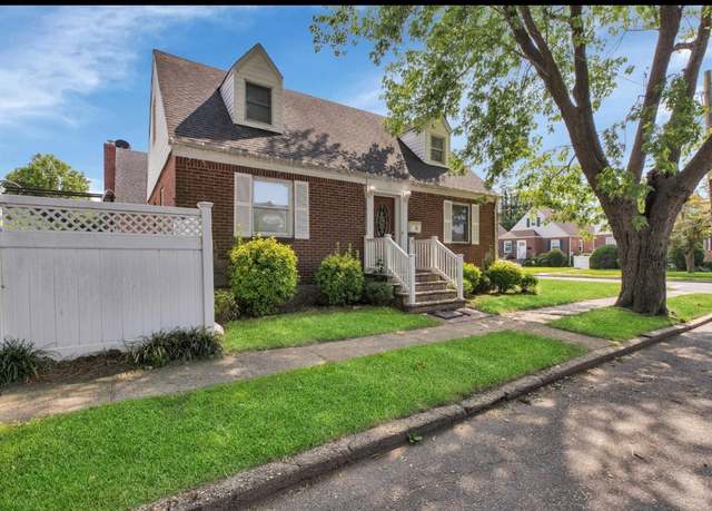 Property at 556 N 12 St, New Hyde Park, NY 11040, 4 beds, 2 baths