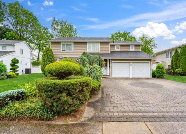 Property at 26 Brookfield Rd, Manhasset Hills, NY 11040, 4 beds, 2.5 baths