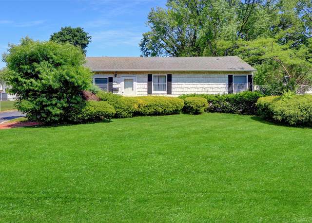 Property at 27 Beatrice Ave, West Islip, NY 11795, 3 beds, 1 bath