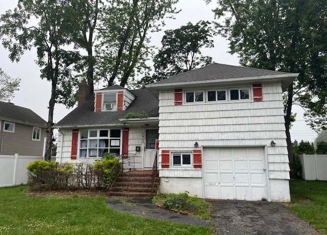 Property at 1282 Allen Dr, Seaford, NY 11783, 3 beds, 1.5 baths