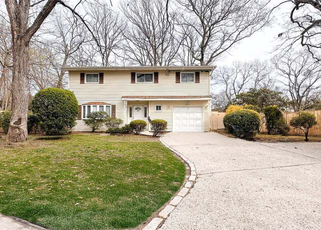 Property at 530 Melville Rd, Farmingdale, NY 11735, 5 beds, 2.5 baths