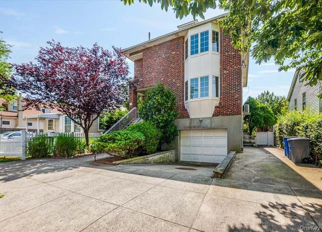 Property at 3218 Glennon Pl, Bronx, NY 10465, 3 beds, 2.5 baths