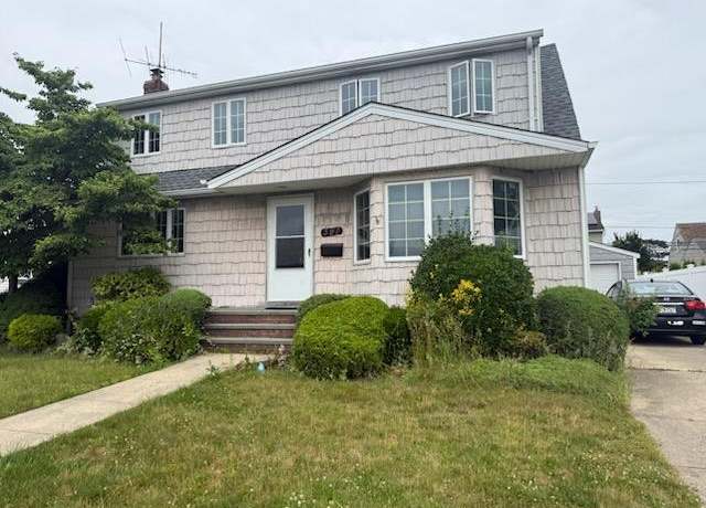 Property at 391 Ferris Rd, Seaford, NY 11783, 5 beds, 2 baths
