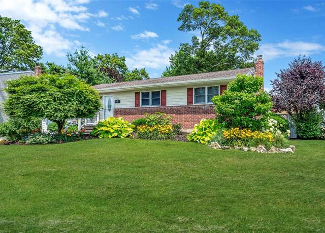 Property at 41 W 21st St, Deer Park, NY 11729, 3 beds, 2 baths