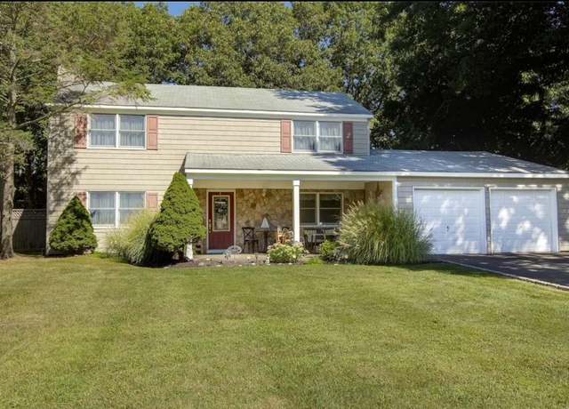 Property at 11 Botany Ln, Stony Brook, NY 11790, 3 beds, 2.5 baths