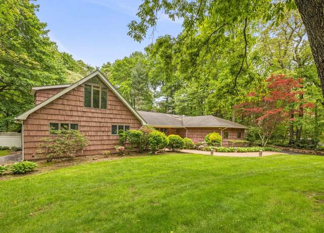 Property at 16 W Mall Dr, Huntington, NY 11743, 5 beds, 4.5 baths