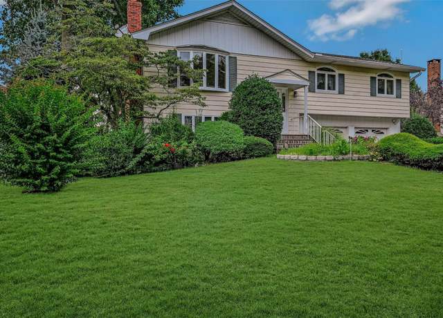 Property at 7 Lordly Ct, Kings Park, NY 11754, 4 beds, 3 baths