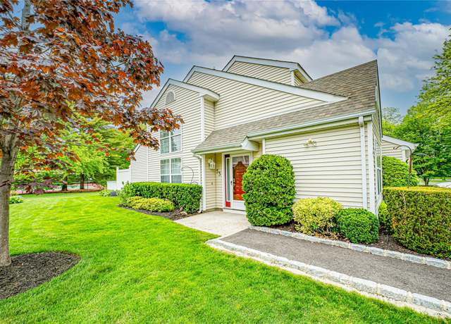 Property at 53 Mystic Cir, Bay Shore, NY 11706, 3 beds, 2.5 baths
