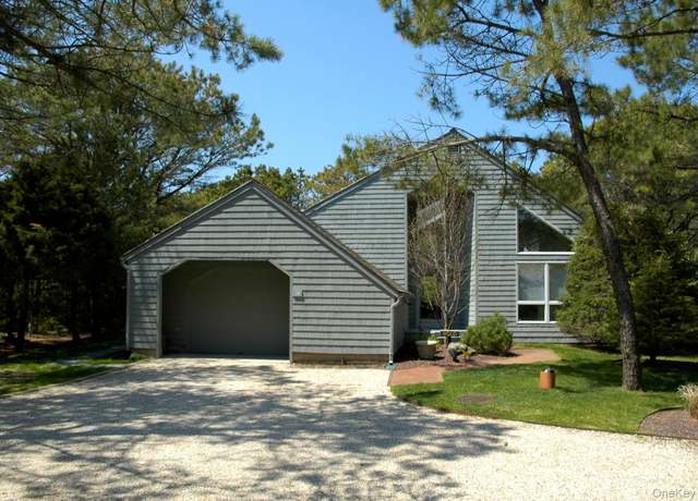 Property at 30 Huckleberry Ln, East Hampton, NY 11937, 3 beds, 2 baths