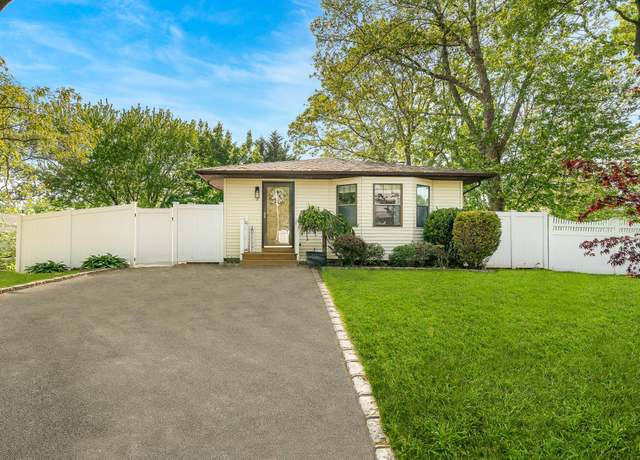 Property at 2 Charles Ct, Port Jefferson Station, NY 11776, 3 beds, 2 baths