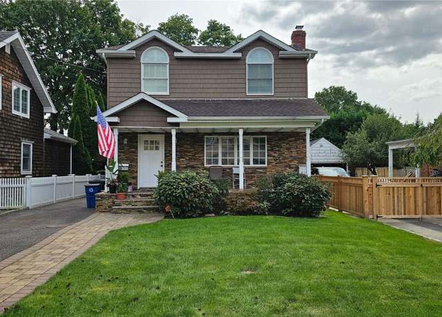 Photo of 66 George St, Roslyn Heights, NY 11577
