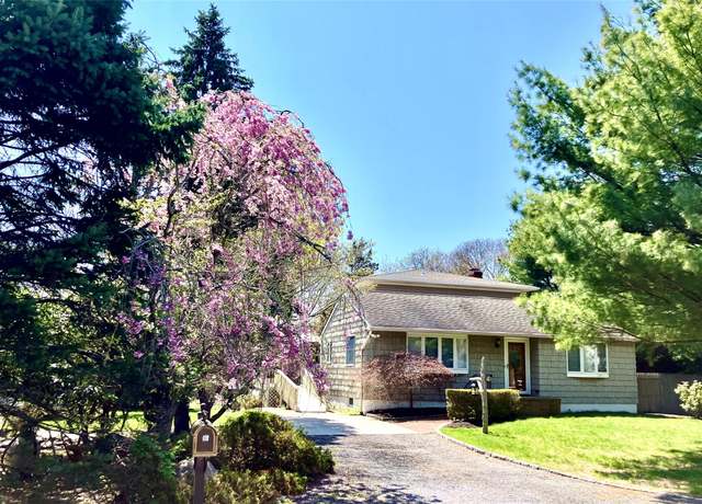 Property at 1820 Bay Shore Rd, Greenport, NY 11944, 3 beds, 2.5 baths