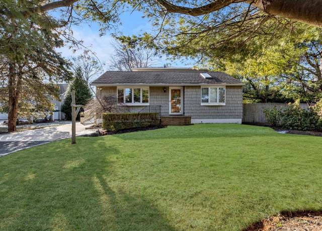 Property at 1820 Bay Shore Rd, Greenport, NY 11944, 3 beds, 2.5 baths