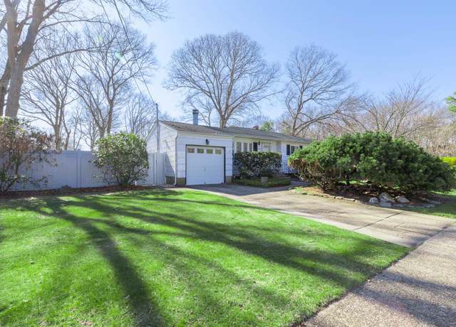 Property at 14 Bristol St, Islip Terrace, NY 11752, 3 beds, 1 bath