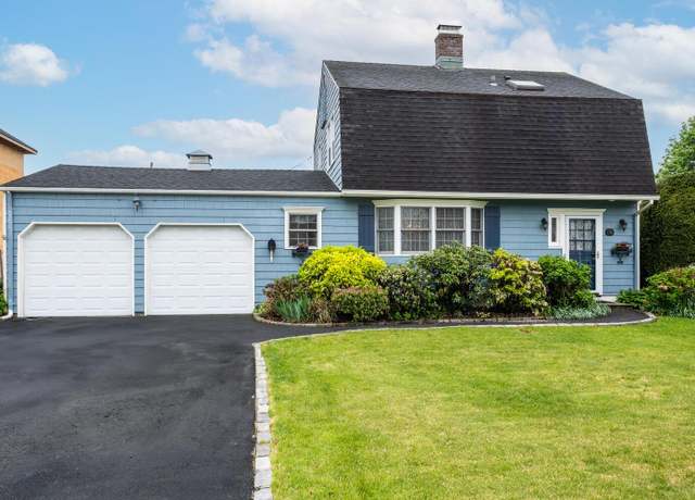 Property at 178 Harvard St, Westbury, NY 11590, 3 beds, 1.5 baths