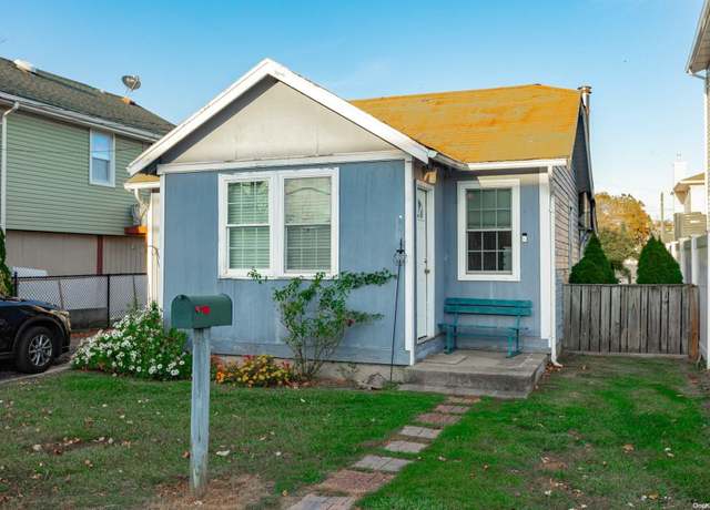 Property at 926 S 5th St, Lindenhurst, NY 11757, 2 beds, 1 bath