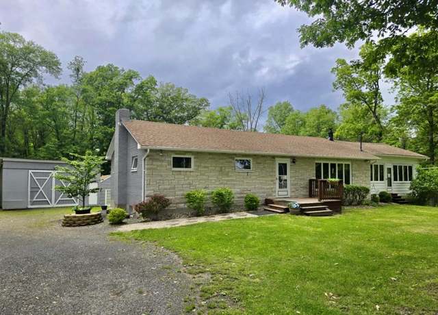 Property at 7 Red Top Rd, Wallkill, NY 12589, 5 beds, 2 baths