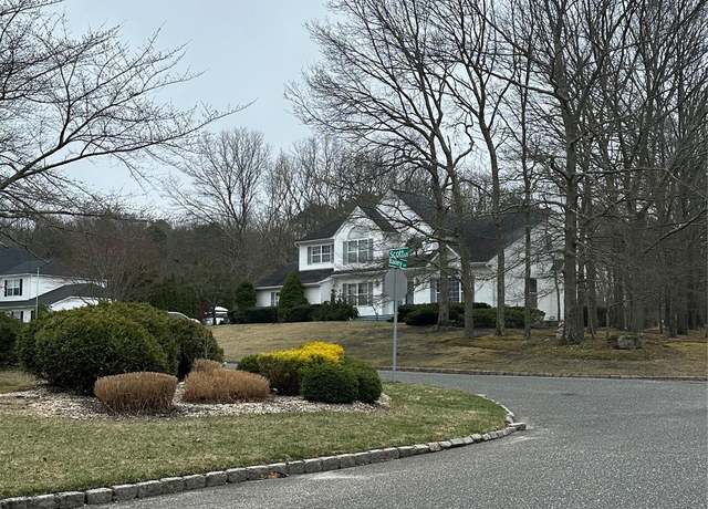 Property at 2 Scott Ln, Manorville, NY 11949, 4 beds, 2.5 baths