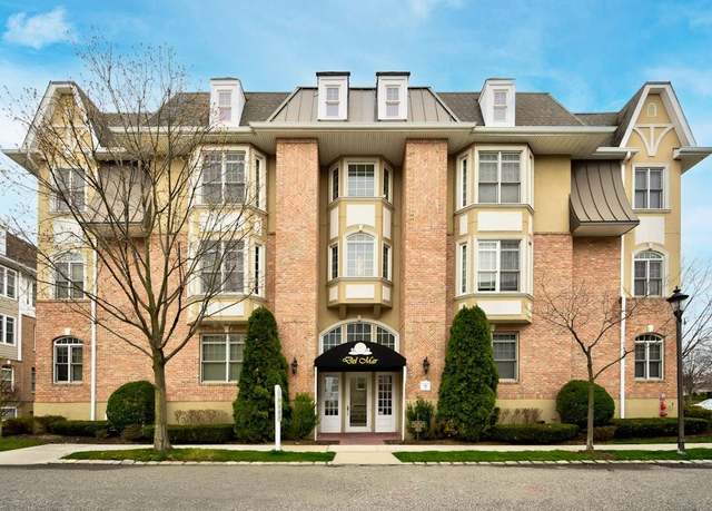 Property at 450 Pacing Way, Westbury, NY 11590, 2 beds, 2 baths