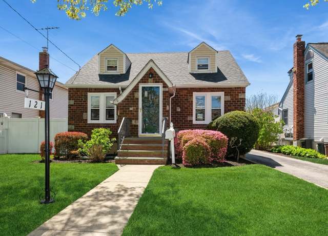 Property at 121 Camp Ave, Merrick, NY 11566, 3 beds, 1 bath