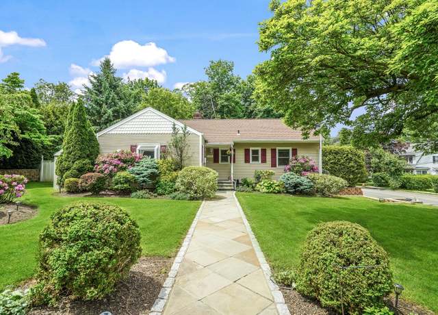 Property at 114 Longview Ave, White Plains, NY 10605, 3 beds, 1.5 baths