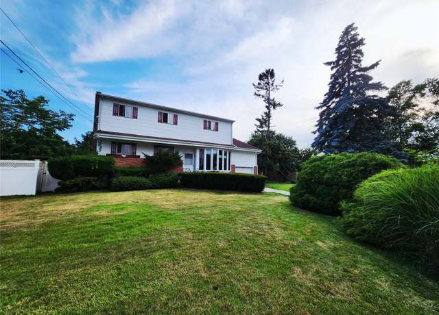 Property at 14 Brian Dr, East Islip, NY 11730, 5 beds, 2 baths