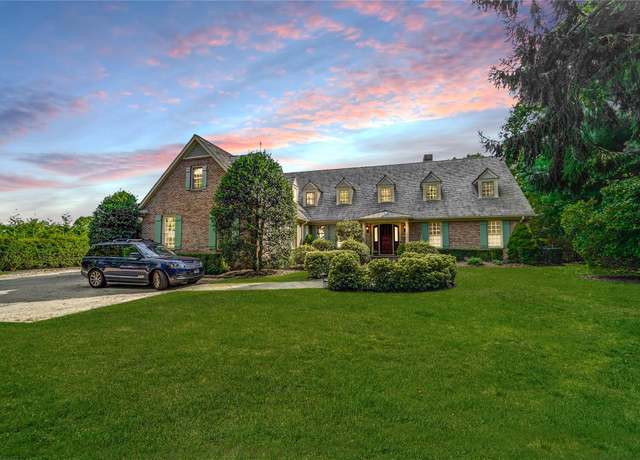 Property at 53 South Rd, Westhampton Beach, NY 11978, 6 beds, 5.5 baths